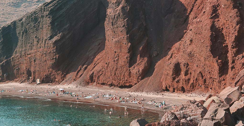 plage caldera santorin