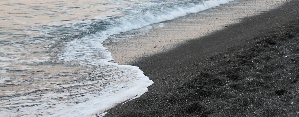 plage perissa santorin